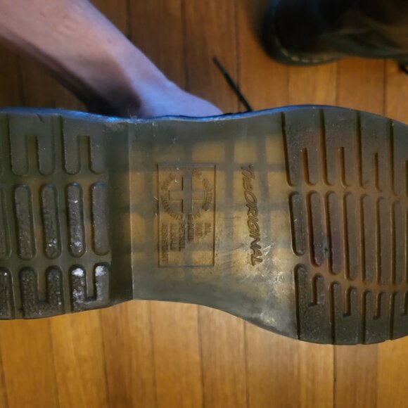 Dr. Martens 20 eyelet black boots W10/M9 - Picture 2 of 5